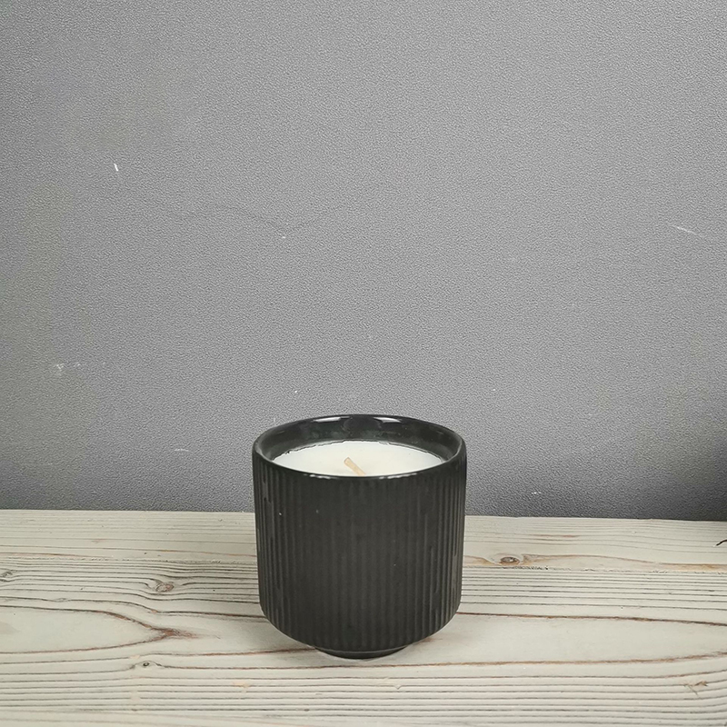 M&Scent Tukkumyynti Ylellinen Keramiikka Tyhjä Neliömäinen Mattamusta Ainutlaatuiset Meripihkanväriset kynttiläpurkit puisilla kansilla