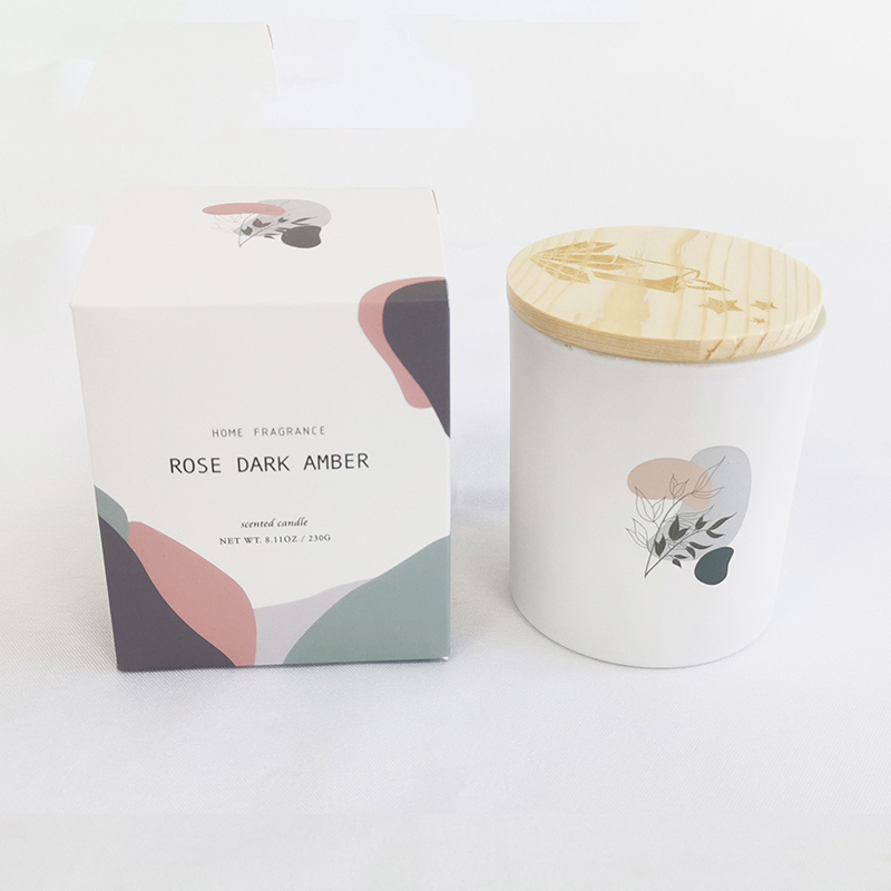 M&Scent Useita korkealaatuisia 100 % luonnollisia aromituoksuisia soijakynttilöitä lasipurkissa kannella