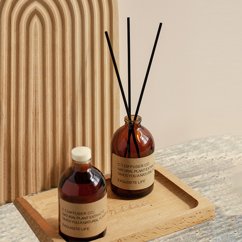 M&Scent Luxury Decor -kodin ruokohajotin ja tuoksukynttiläsetti laatikkopakkauksella