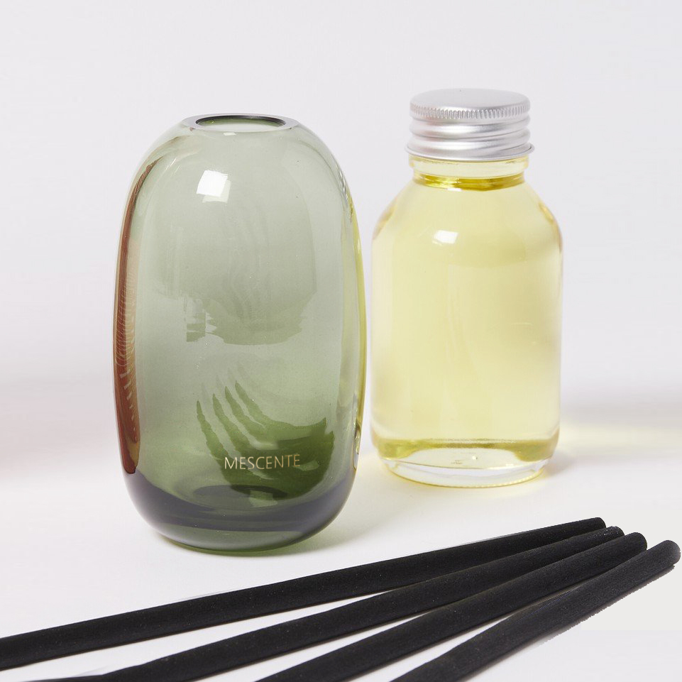 Ylellinen 100ml 200ml 500ml Diamond Pyöreä Pullot Loris Sola Flowers Amber Crystal Eyfel hajuvesi Reed Diffuser Oil