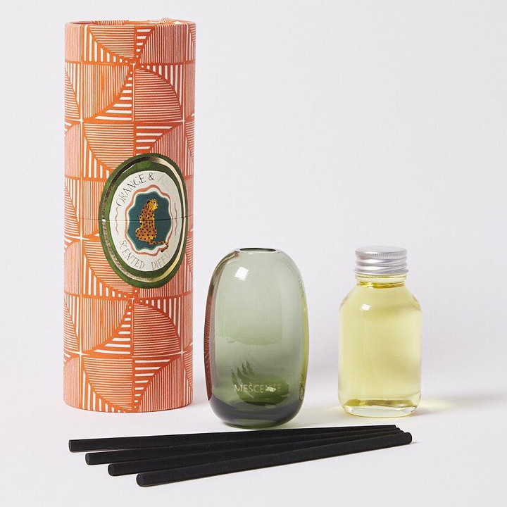 Ylellinen 100ml 200ml 500ml Diamond Pyöreä Pullot Loris Sola Flowers Amber Crystal Eyfel hajuvesi Reed Diffuser Oil