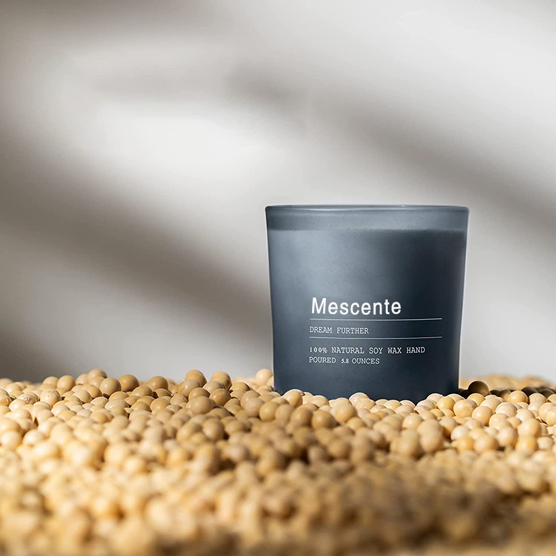 M&Scent räätälöity hääkoristelupurkki Jasmine & Ylang Ylang -tuoksukynttilöitä etiketeillä irtotavarana