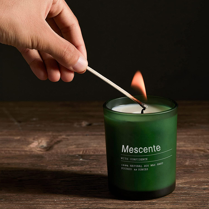 M&Scent räätälöity hääkoristelupurkki Jasmine & Ylang Ylang -tuoksukynttilöitä etiketeillä irtotavarana