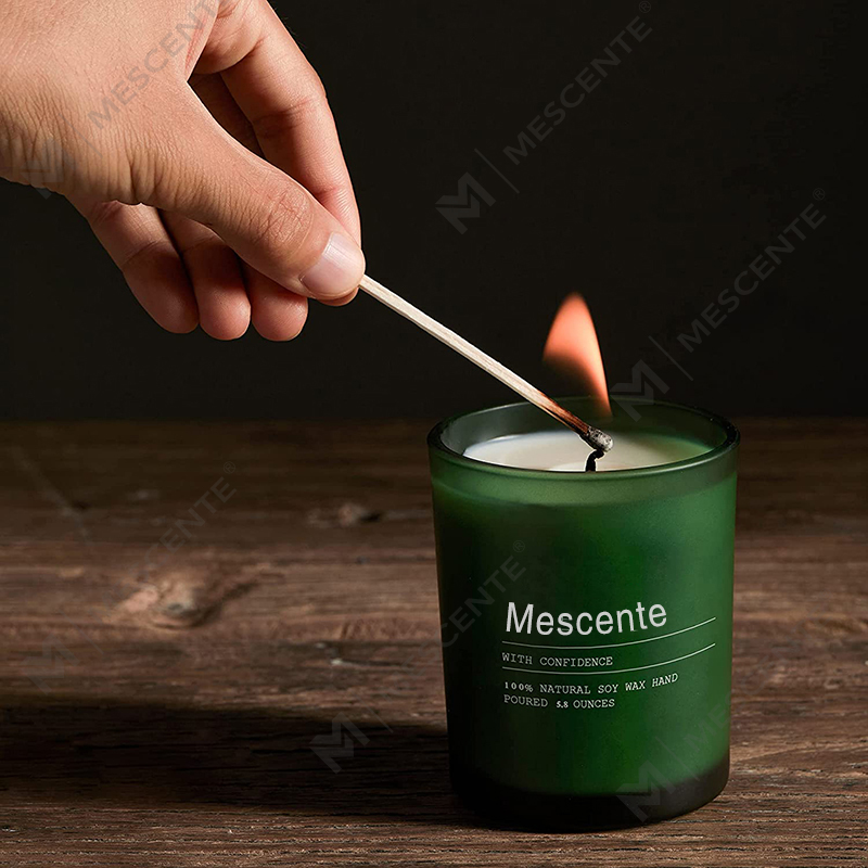 M&Scent räätälöity hääkoristelupurkki Jasmine & Ylang Ylang -tuoksukynttilöitä etiketeillä irtotavarana