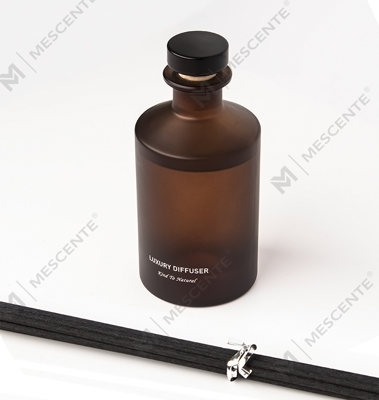 M&Scent Custom Luxury himmeä lasipullo kotiin eteerisen öljyn Reed diffuusori