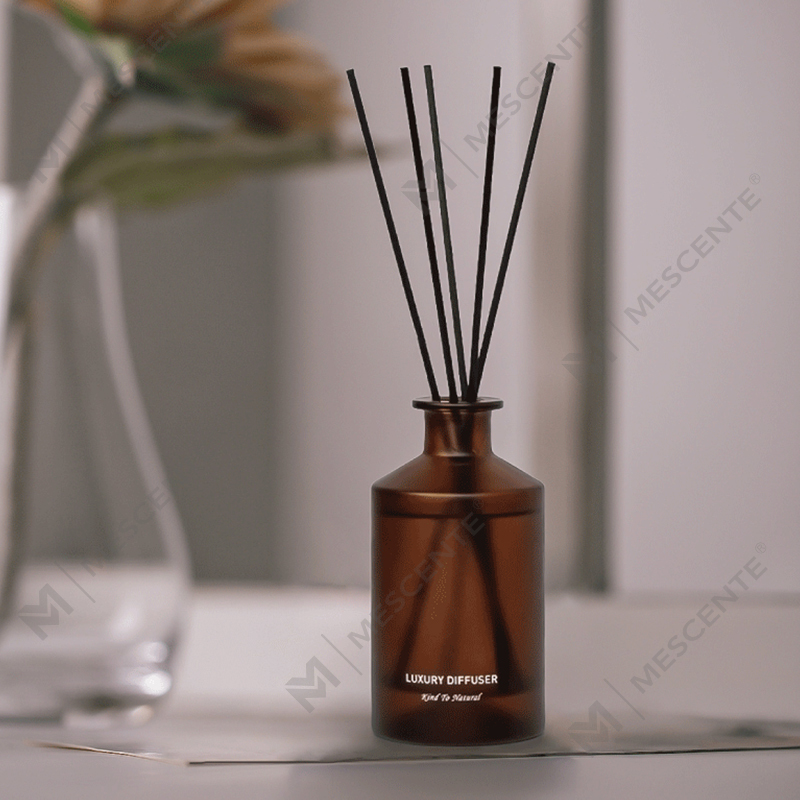 M&Scent Custom Luxury himmeä lasipullo kotiin eteerisen öljyn Reed diffuusori