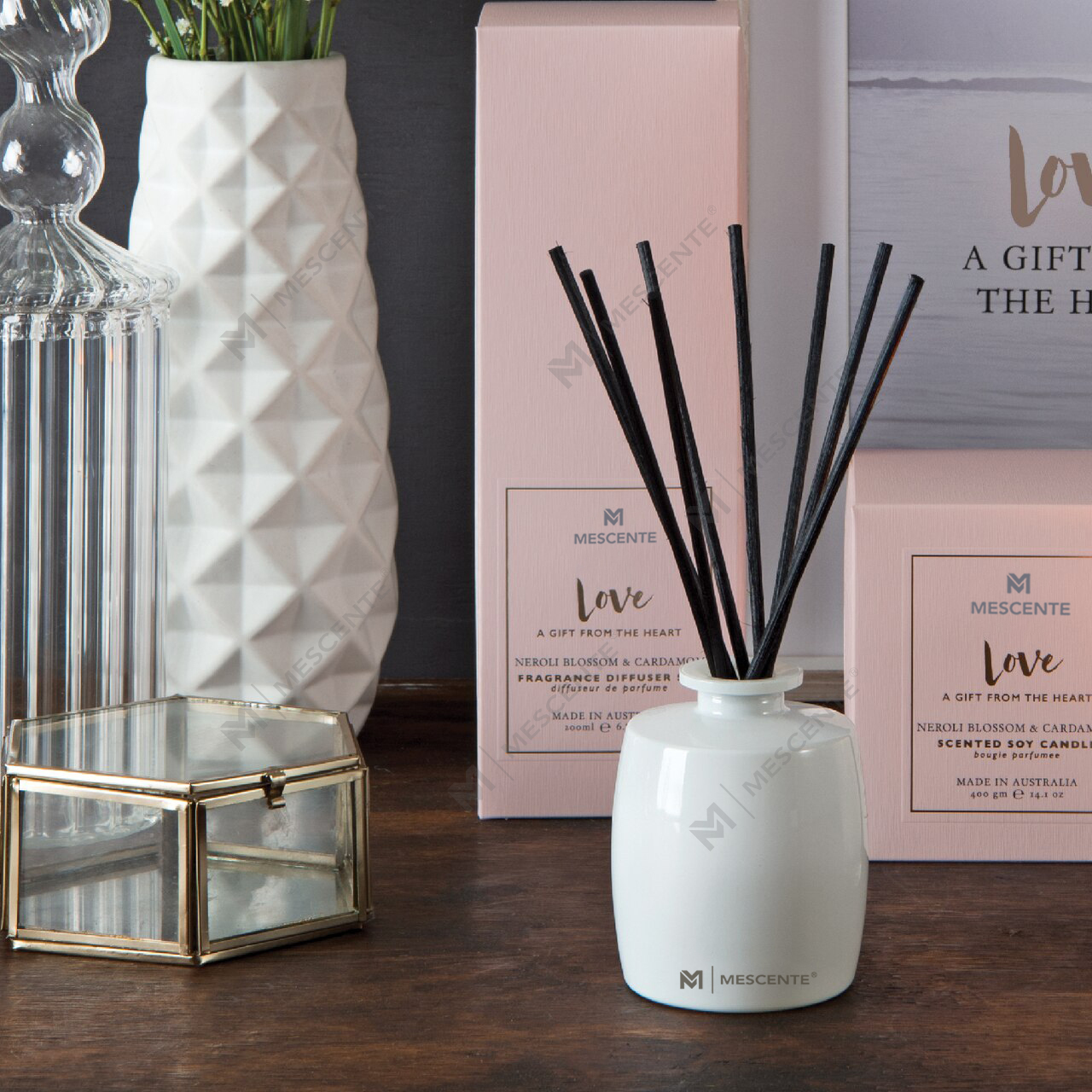 M&Scent Suuri lasipullo Home Essentials Aroma Reed Diffuser Lahjasetti rottinkitikuilla
