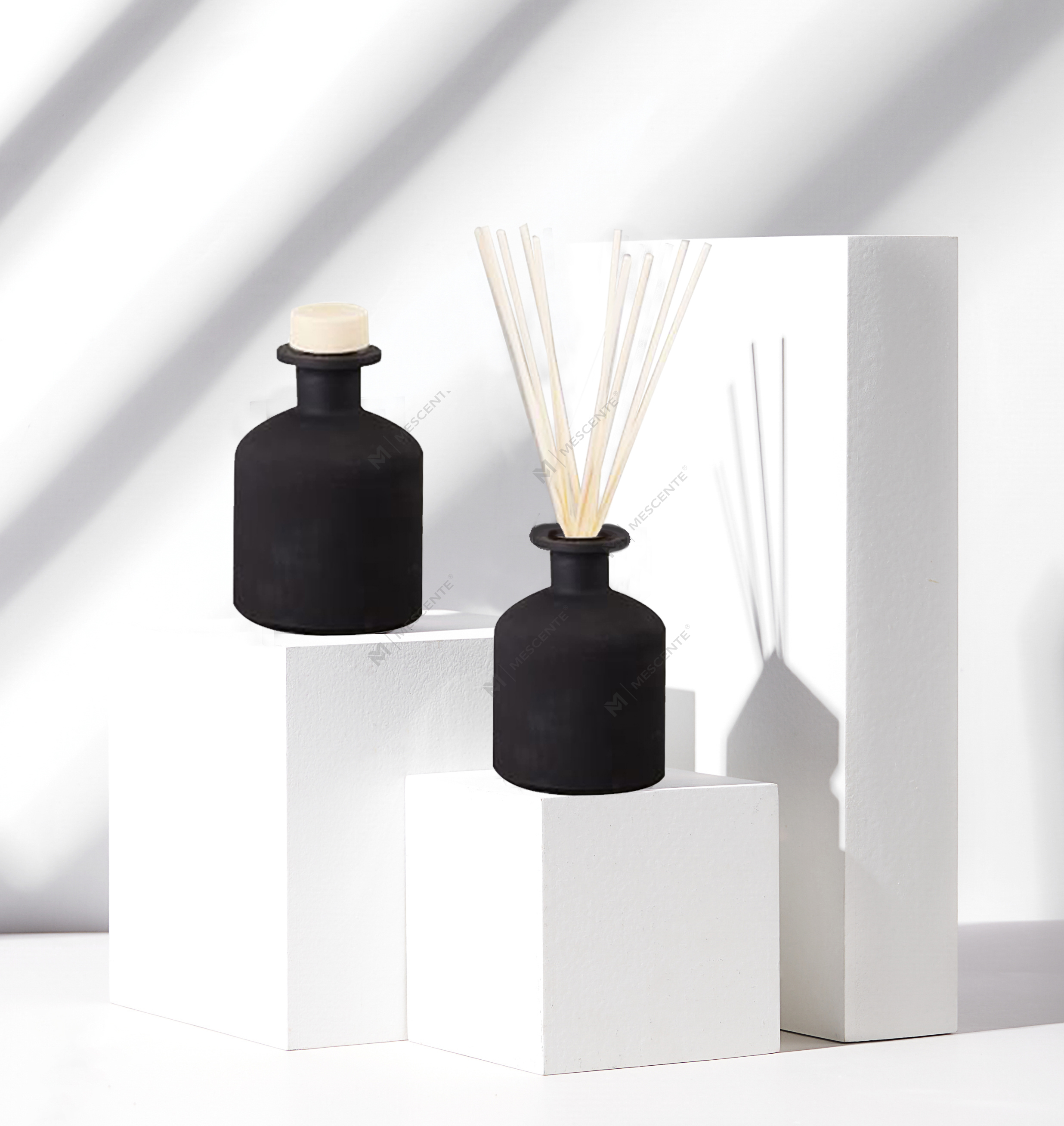 Mescente Luxury 180 ml räätälöity lasipullo eteerisen öljyn Reed diffuusori hotelleille