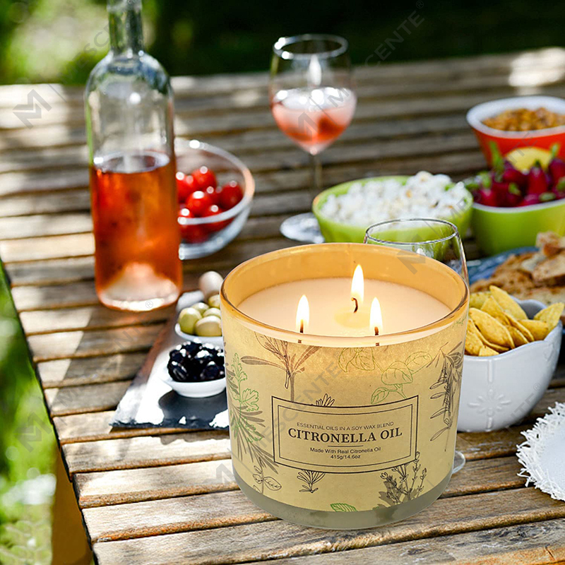 Pitkäkestoiset 3 Wick Jar -tuoksuiset aromaterapiasitronellaöljykynttiläsarjat kotipuutarhan patiolle parvekkeelle
