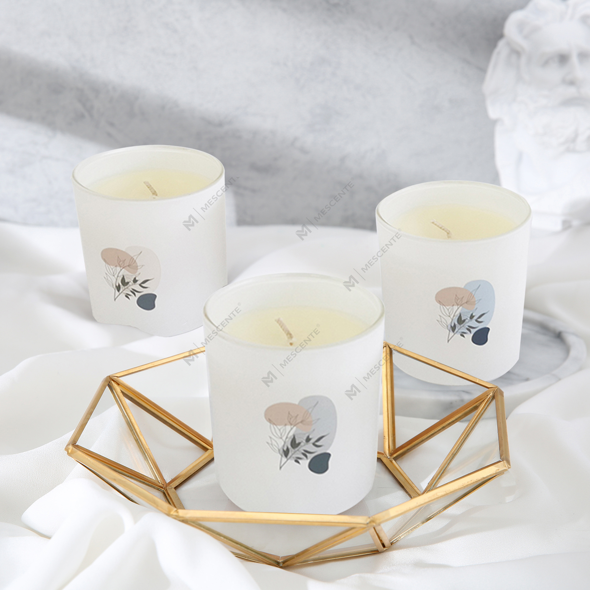 M&Scent Useita korkealaatuisia 100 % luonnollisia aromituoksuisia soijakynttilöitä lasipurkissa kannella