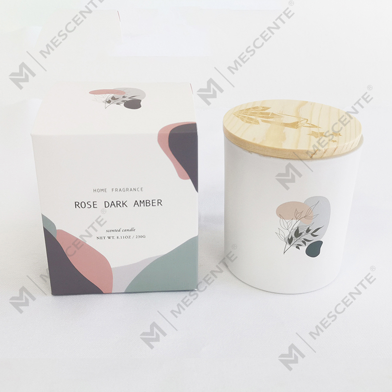 M&Scent Useita korkealaatuisia 100 % luonnollisia aromituoksuisia soijakynttilöitä lasipurkissa kannella