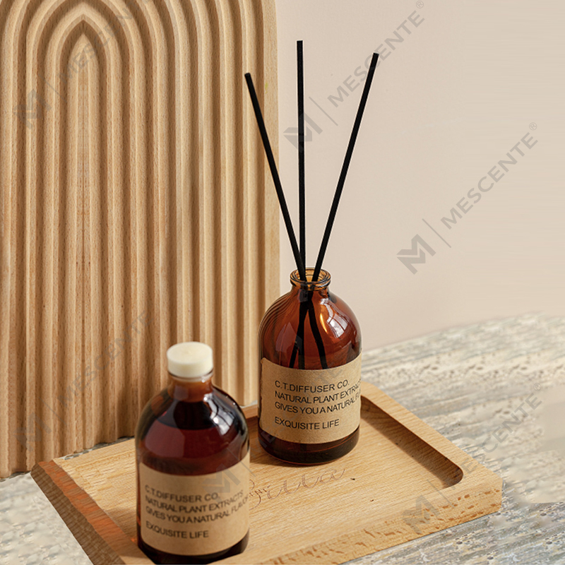M&Scent Luxury Decor -kodin ruokohajotin ja tuoksukynttiläsarja laatikkopakkauksella