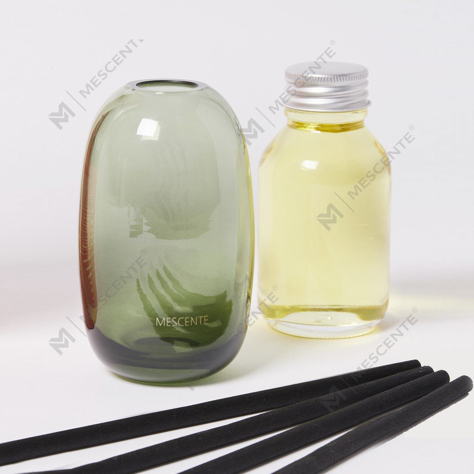 Ylellinen 100ml 200ml 500ml Diamond Pyöreä Pullot Loris Sola Flowers Amber Crystal Eyfel hajuvesi Reed Diffuser Oil